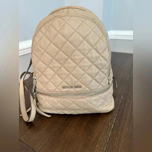 Michael Kors quilted backpack - Picture 3 of 15